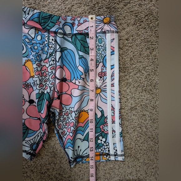 ADIDAS GIRLS Clear Sky 70’s Print Bike Shorts Size M 10/12 - Picture 6 of 8